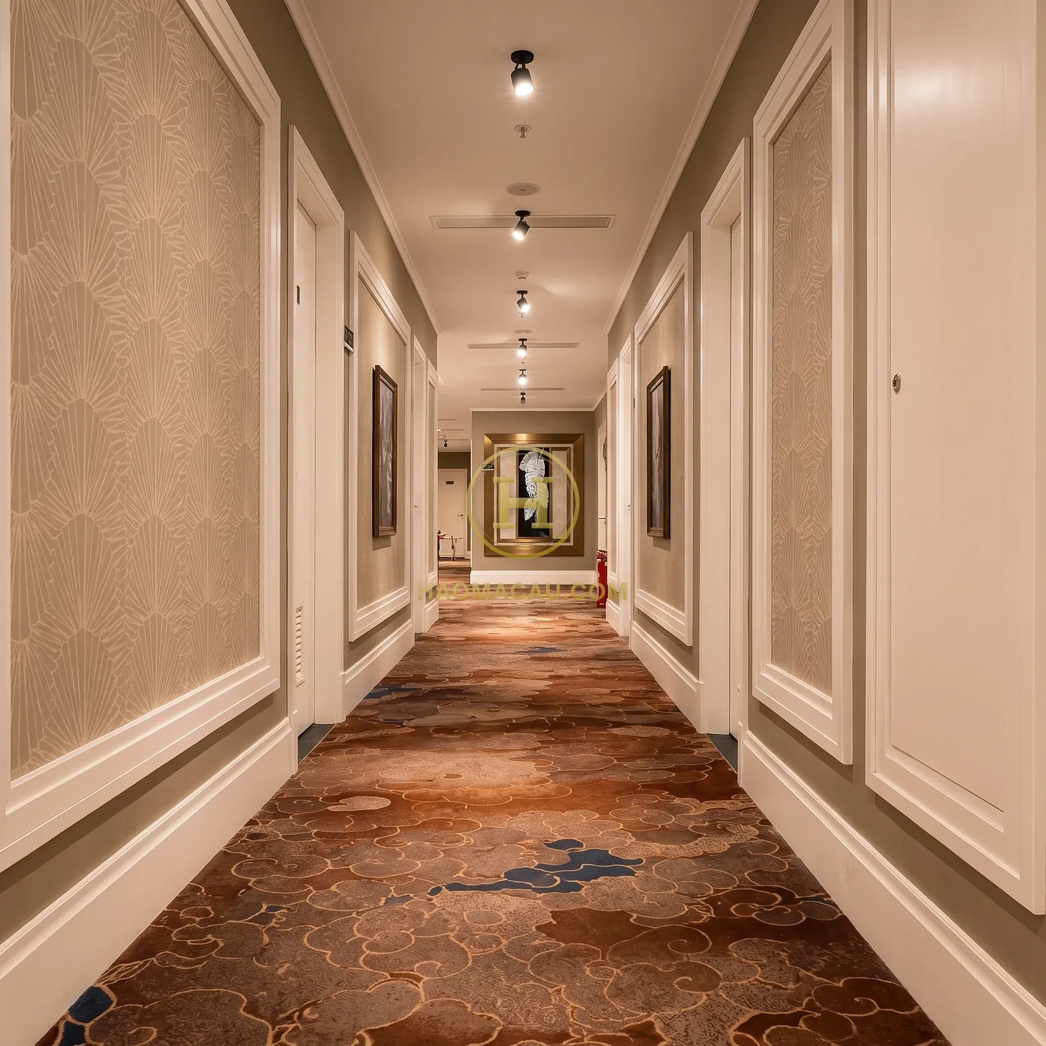 Golden Phoenix Sauna – Corridor
